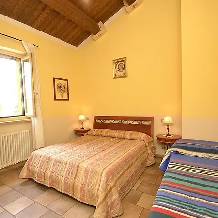 Sleeps 5 Pool Air Con Wifi Daire Recanati