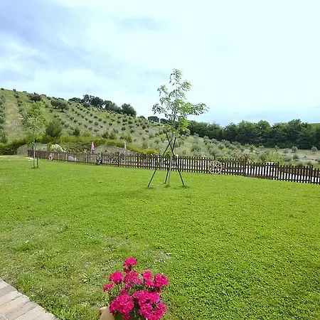 Daire Sleeps 5 Pool Air Con Wifi Recanati