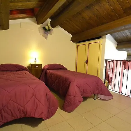 Daire Sleeps 5 Pool Air Con Wifi