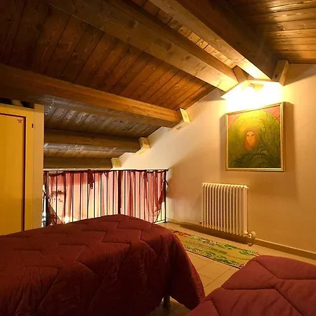 Sleeps 5 Pool Air Con Wifi Daire